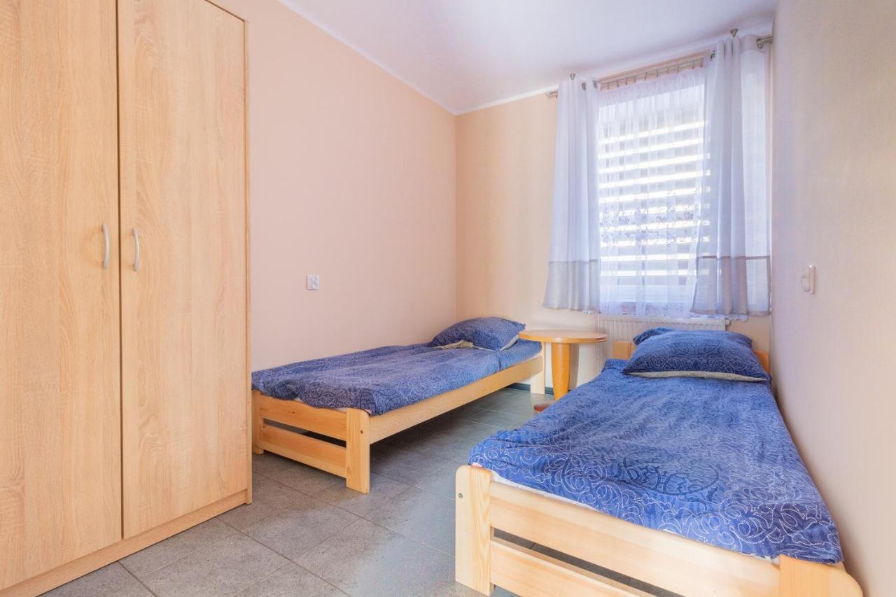Ow Wilk - Pokoje I Domki Z Aneksami Kuchennymi, Parking, Plac Zabaw Leba Bagian luar foto