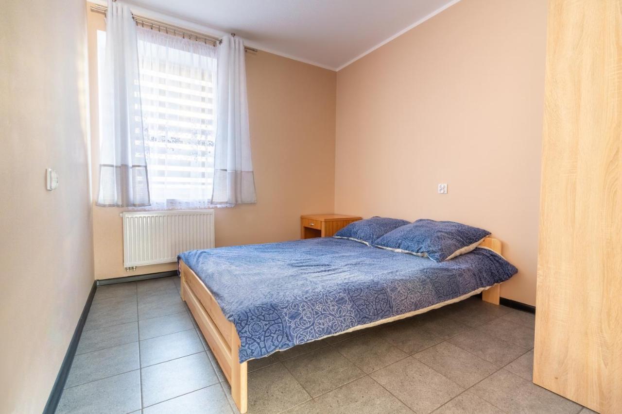 Ow Wilk - Pokoje I Domki Z Aneksami Kuchennymi, Parking, Plac Zabaw Leba Bagian luar foto