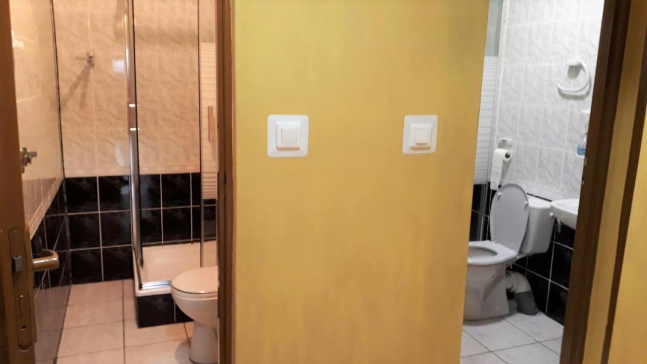 Ow Wilk - Pokoje I Domki Z Aneksami Kuchennymi, Parking, Plac Zabaw Leba Bagian luar foto